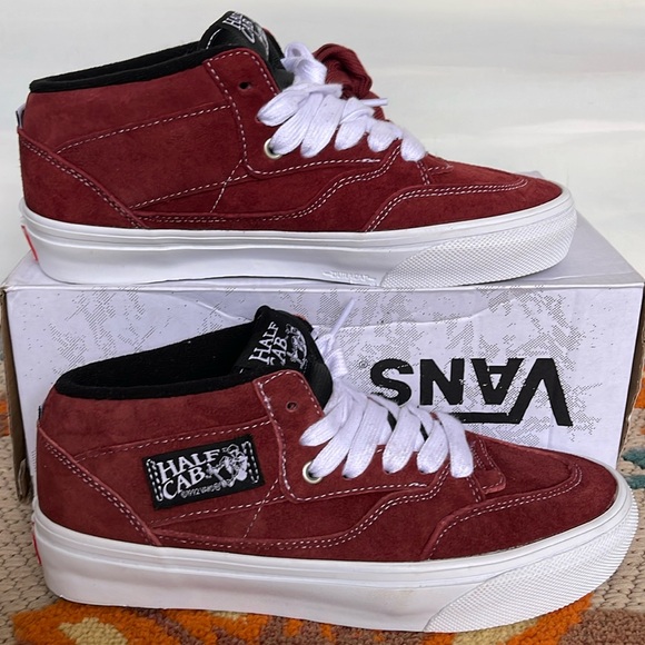 Vans WMNS Skate Half Cab
Pig Suede Brick
VN0A5KYABRI
Sneakers - Picture 2 of 16